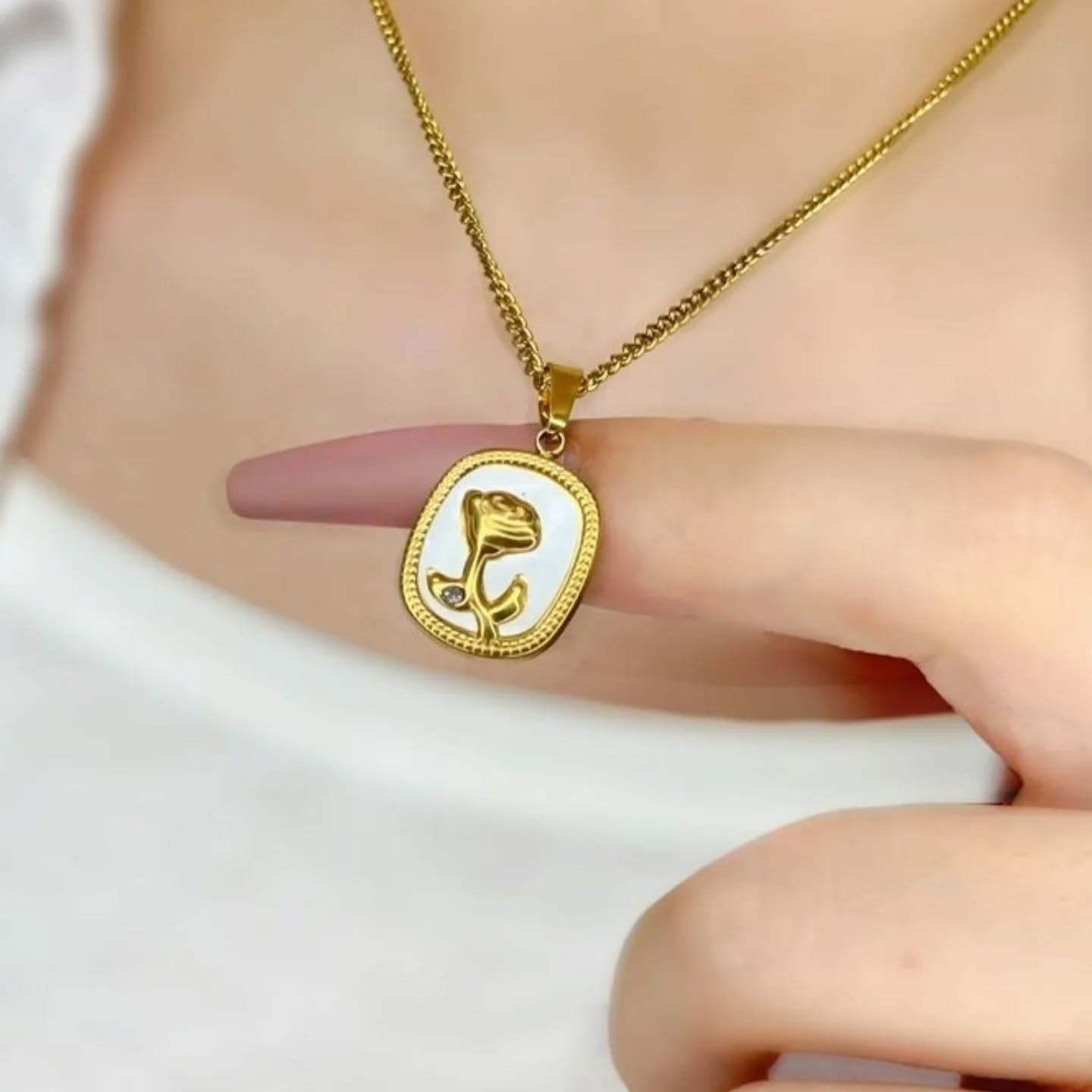 gold-tone rose pendant