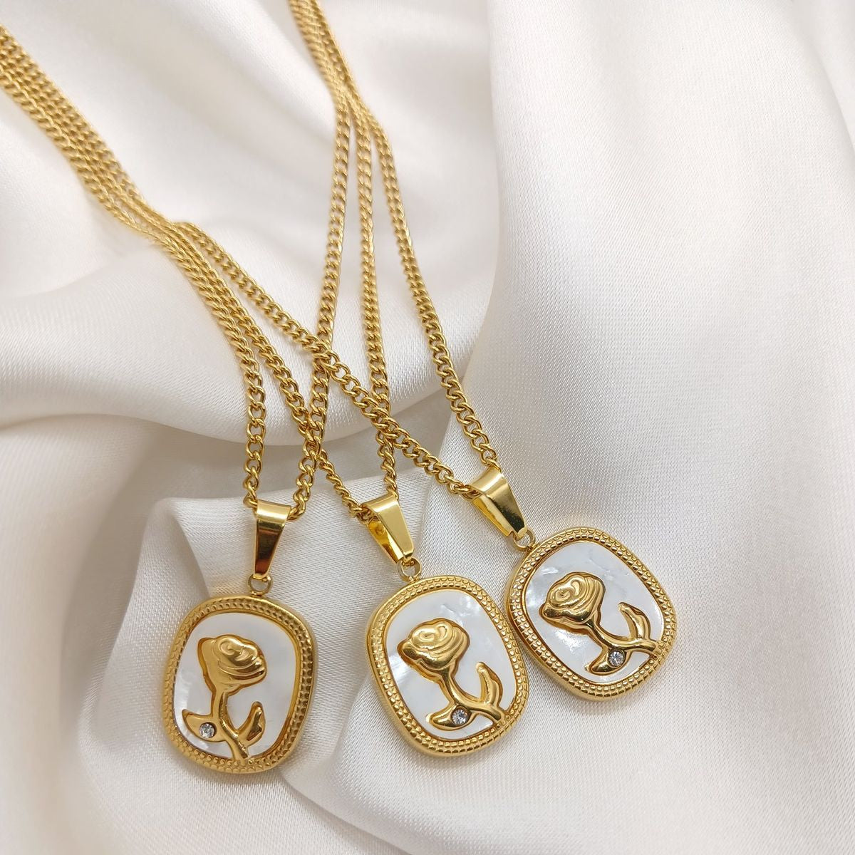 gold-tone rose pendant